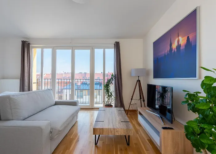 Sunny Safron Apartment