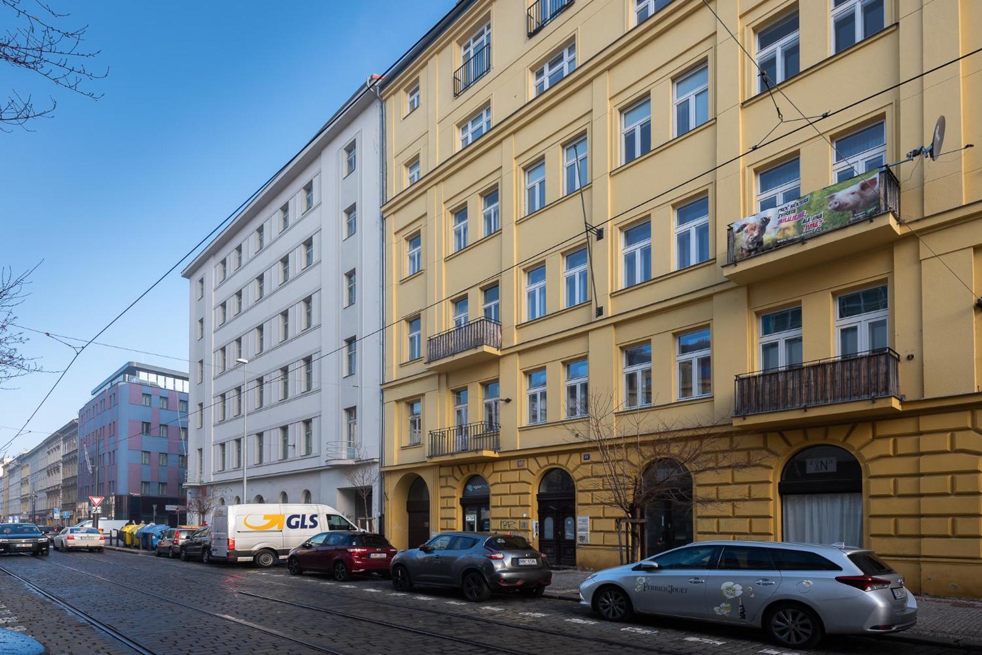 Sunny Safron Apartment Prag